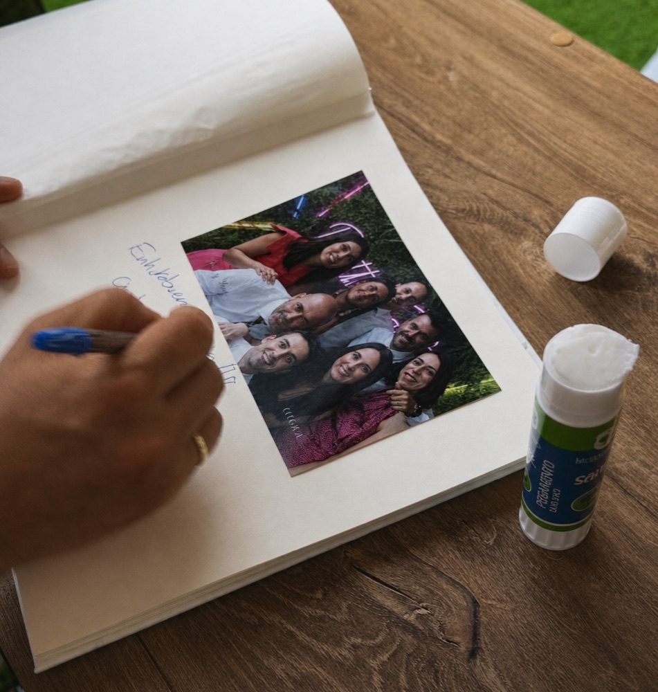 Libro de firmas personalizado con fotografías de Velvet